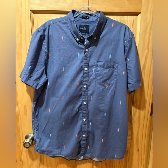 American Eagle Men's seriously soft Button-Up Short-Sleeve Surfboard Shirt - Picture 1 of 10